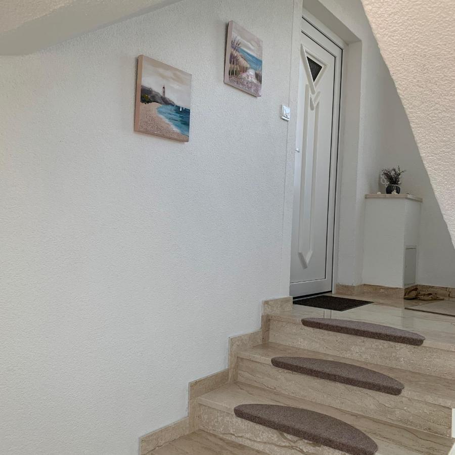 וודיצה Apartments Mirela מראה חיצוני תמונה