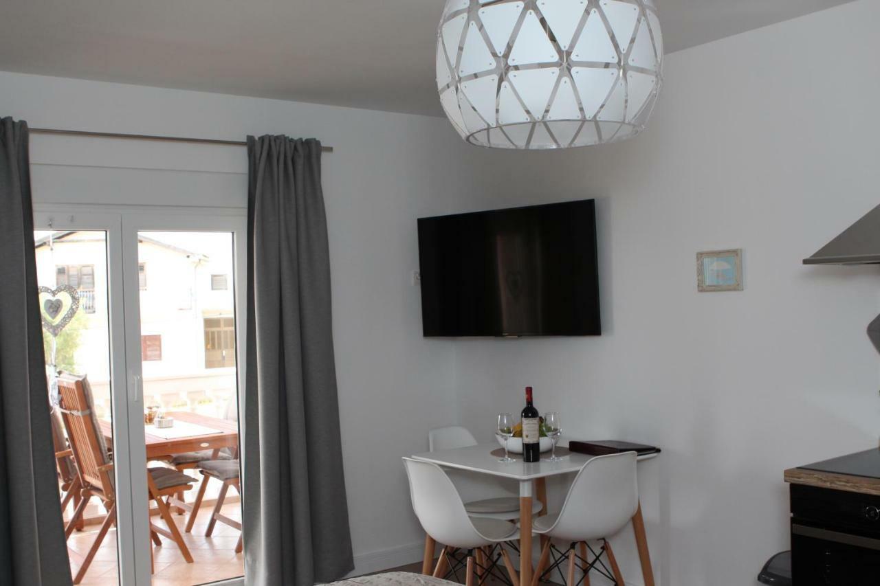 וודיצה Apartments Mirela מראה חיצוני תמונה